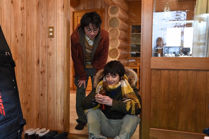 藤原竜也、小池徹平/『リバース』第2話より(画像提供:TBS)