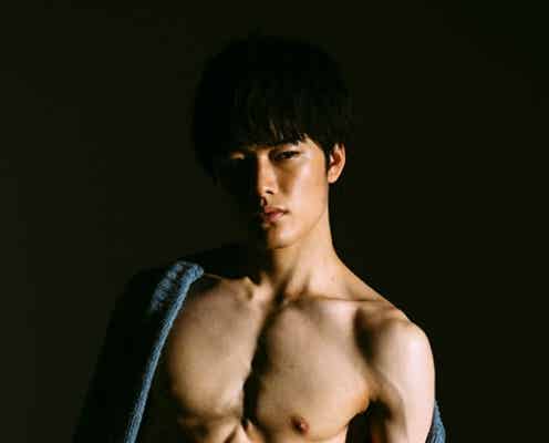 注目の若手俳優、フルヌードで脅威の肉体美を大胆披露