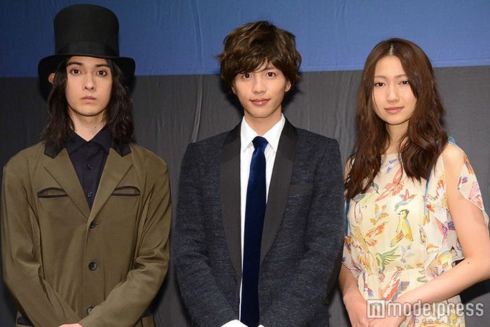 (左から)栗原類、志尊淳、大野いと(C)モデルプレス