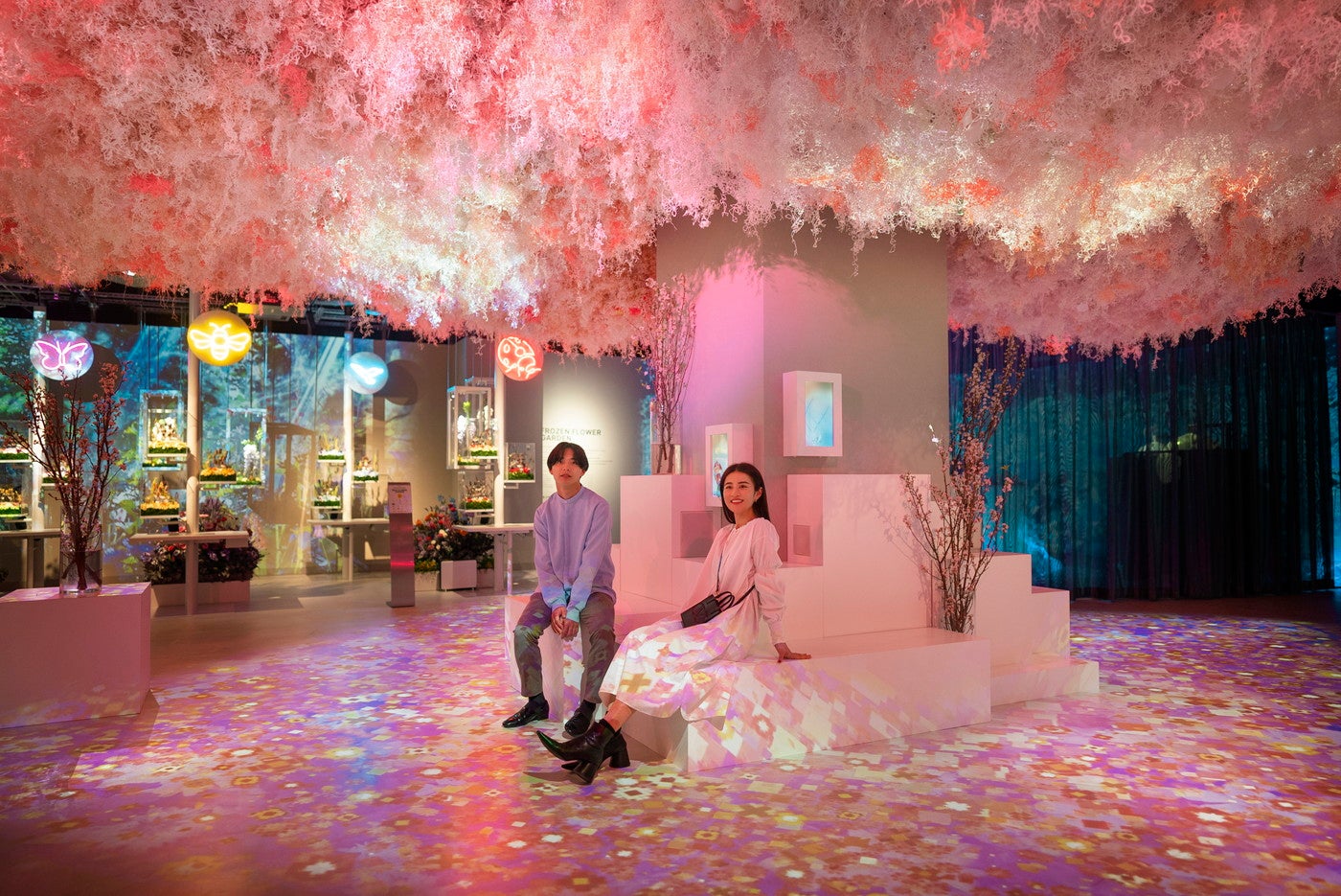 「NAKED FLOWERS FOR YOU」丸の内に常設施設、4種のガーデンで花のアート体験