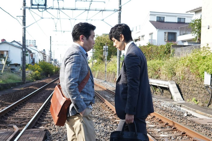 前野朋哉、西島秀俊/「真犯人フラグ」第6話より(C)日本テレビ