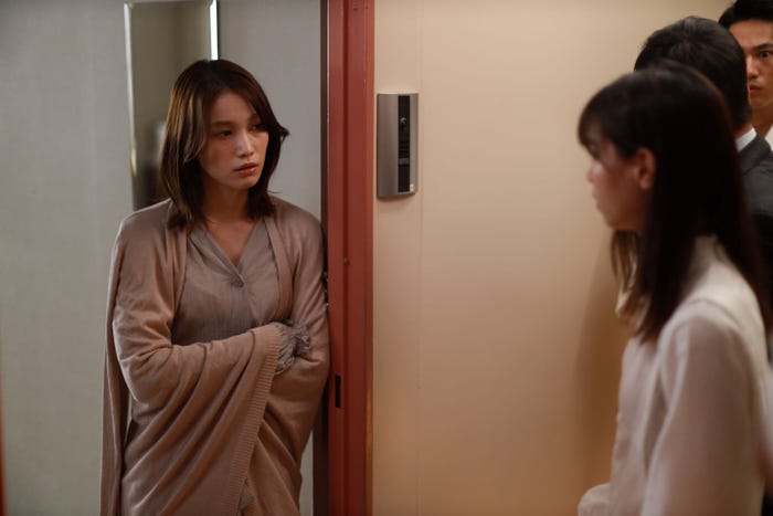 中村ゆりか/「言霊荘」第2話より(C)テレビ朝日