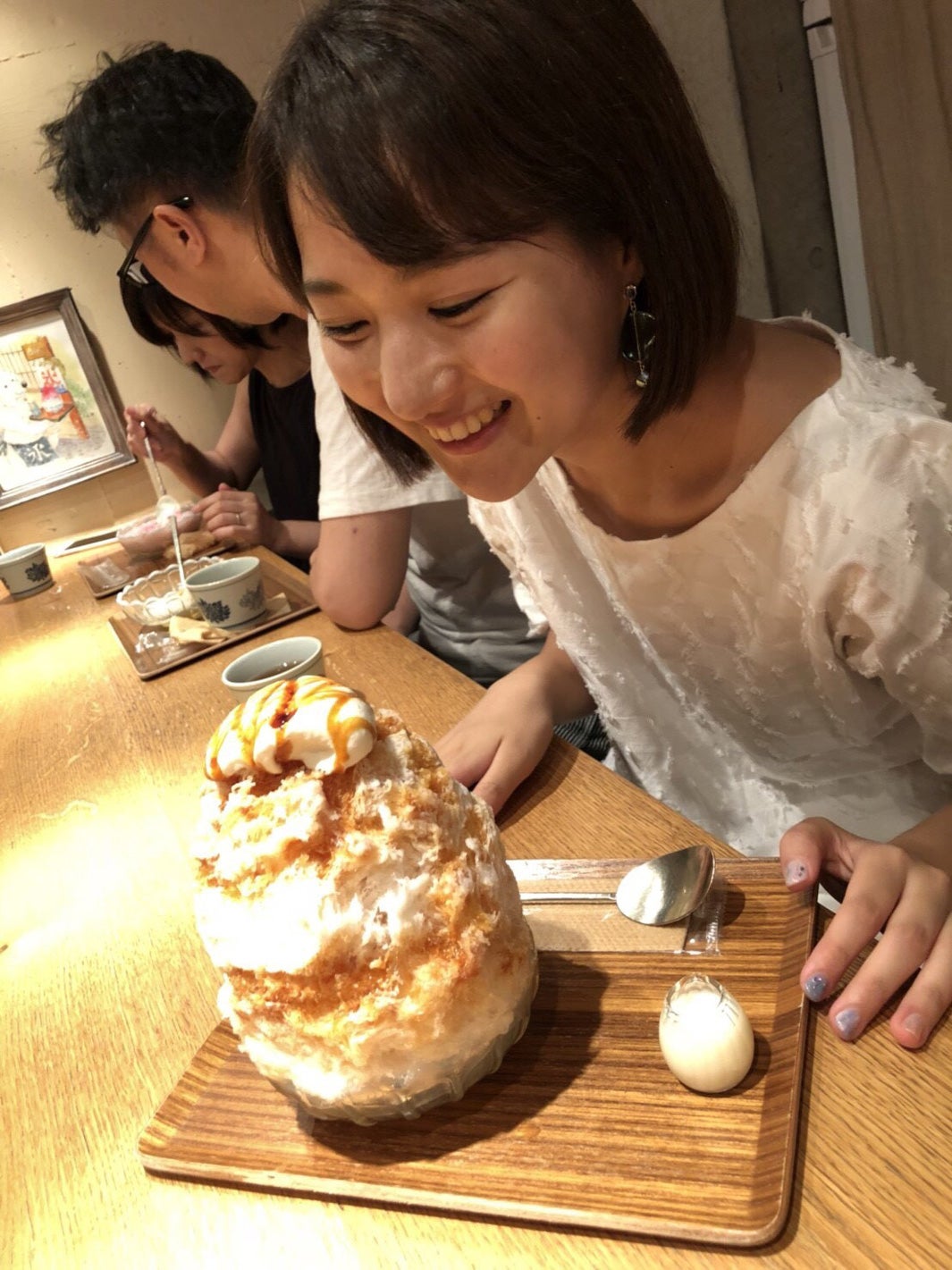 かき氷を前にする永尾アナ（提供写真）