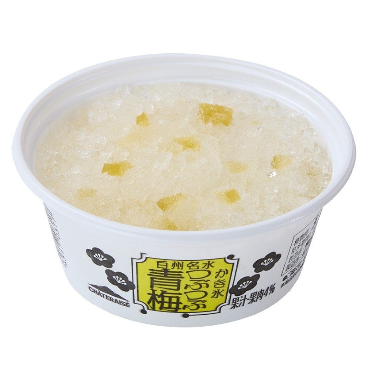 白いカップに入ったつぶつぶ青梅かき氷。黄色い梅の果肉が散らばる。 白いカップに入ったつぶつぶ青梅かき氷。黄色い梅の果肉が散らばる。