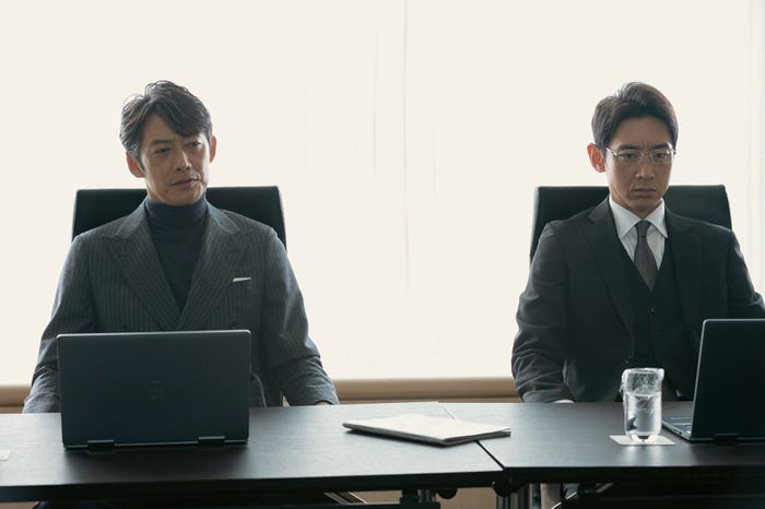 反町隆史、小泉孝太郎「スタンドUPスタート」第10話より(C)フジテレビ