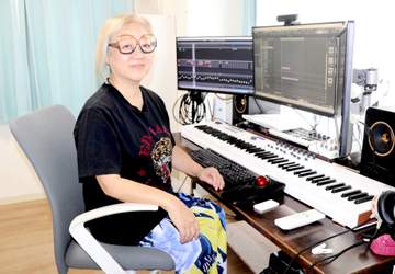 60歳過ぎてめっちゃバズった“大阪のおかんP”作曲家・藤田晴美 実は「ロックマン」「魔界村」サウンドを手がけるすご腕