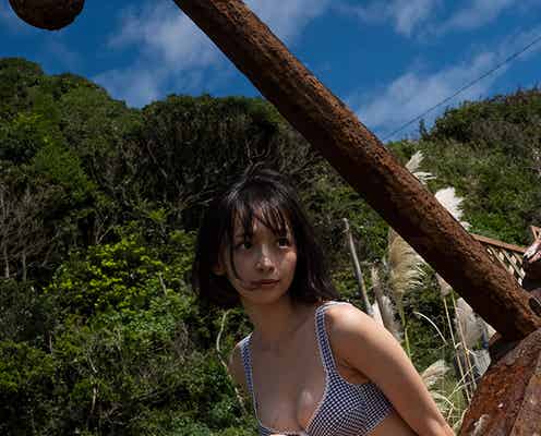「エルピス」で話題・華村あすか、大胆露出の写真集決定 ビキニ・セクシーカット披露