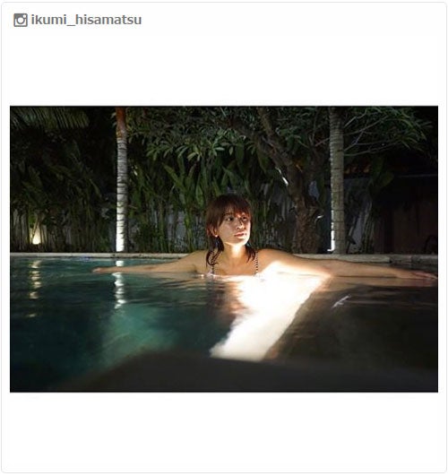 久松郁実、夜プールでSEXYショット公開　ファンから「気持ちよさそう」の声