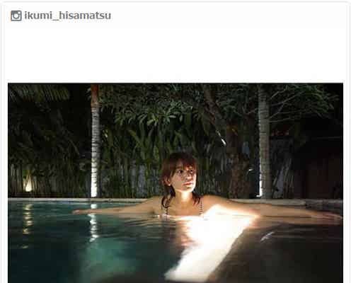 久松郁実、夜プールでSEXYショット公開 ファンから「気持ちよさそう」の声