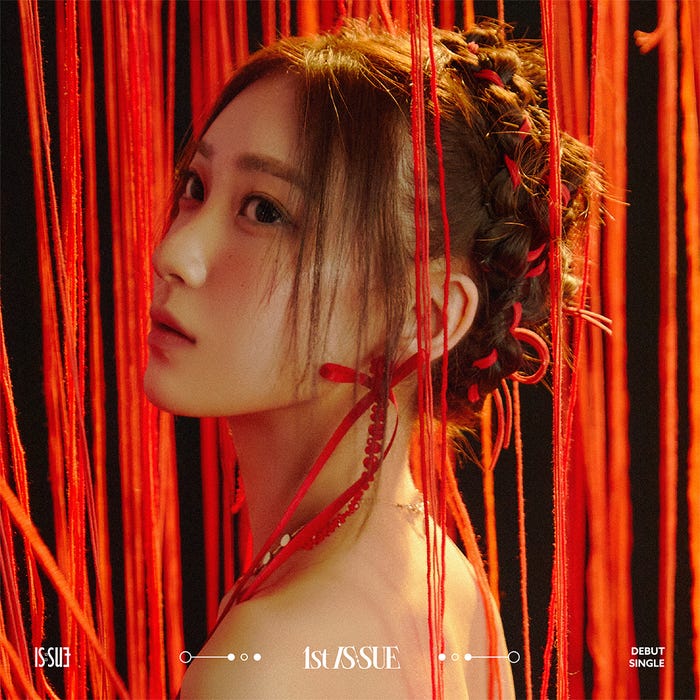 「1st IS:SUE」FC限定ソロジャケット RIN盤(C)LAPONE GIRLS