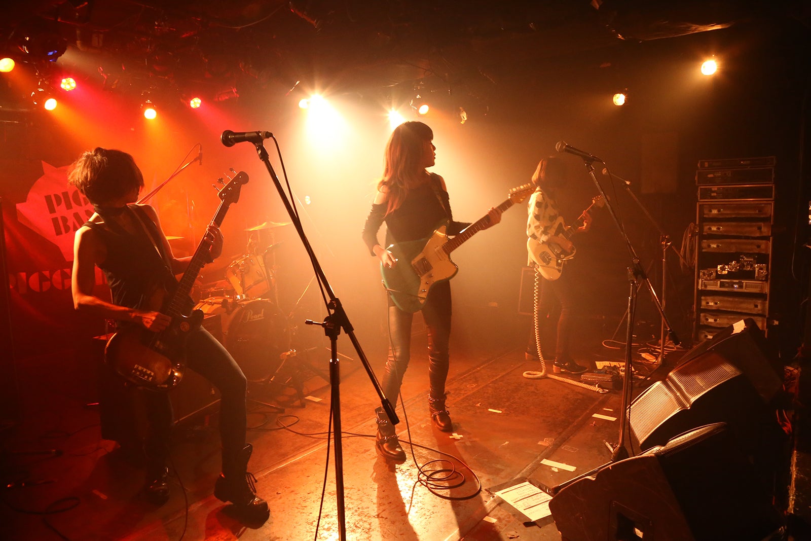 PIGGY BANKSライブの様子（画像提供：所属事務所）