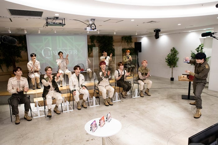 鶴房汐恩がデイリーランキング1位を発表/JO1 3RD SINGLE「CHALLENGER」リリース記念生配信 (C)LAPONE ENTERTAINMENT