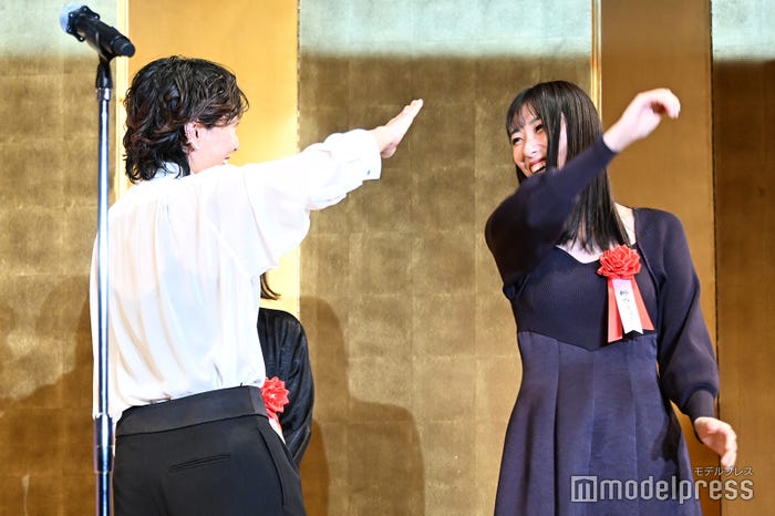 安藤サクラ、榊原真由子氏(C)モデルプレス