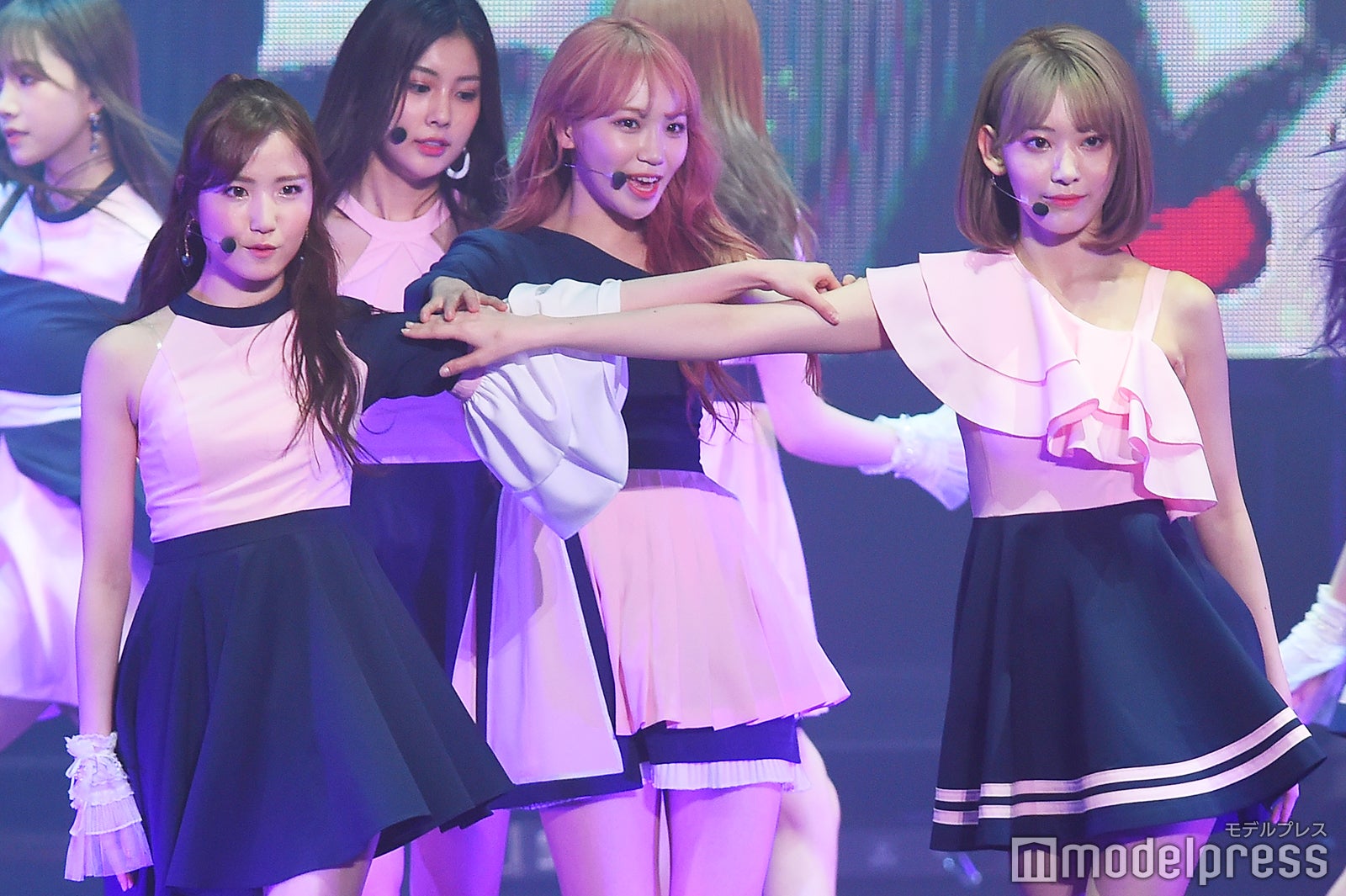 本田仁美、キム・チェウォン、宮脇咲良（C）モデルプレス