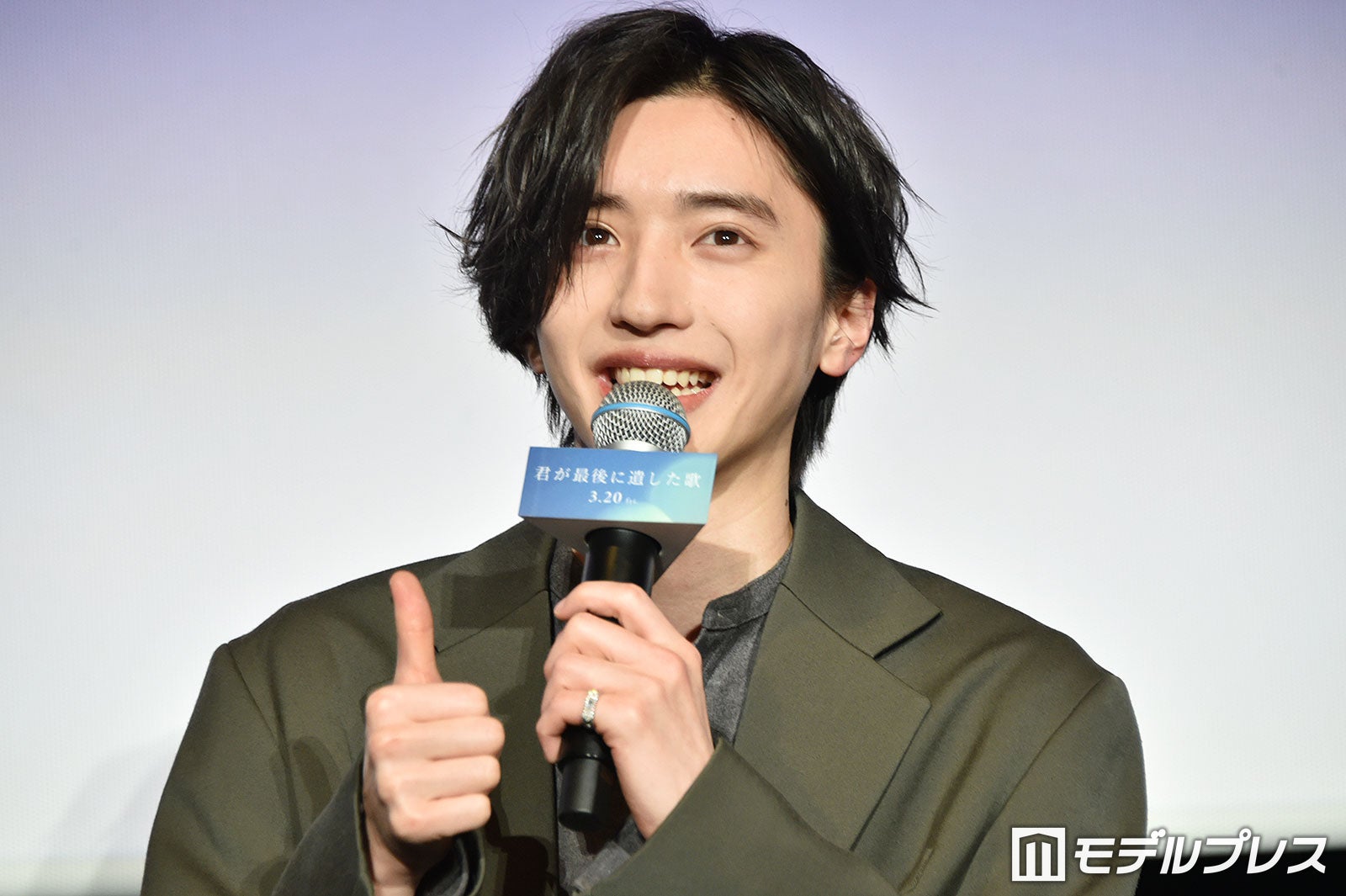 とにかく三木孝浩監督からのグッドポーズが嬉しかった道枝駿佑（完成披露試写会ぶり2度目）（C）モデルプレス