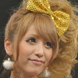 モデルプレス - 人気モデル、NHK連続小説「てっぱん」で話題の若手俳優と共演