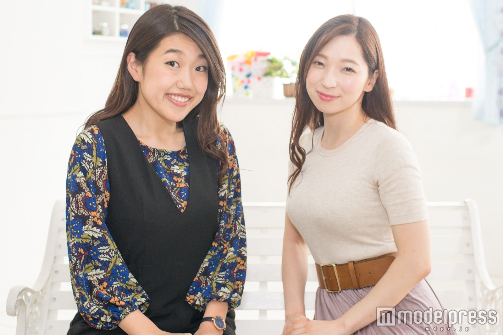 （左から）横澤夏子、鶴愛佳（C）モデルプレス