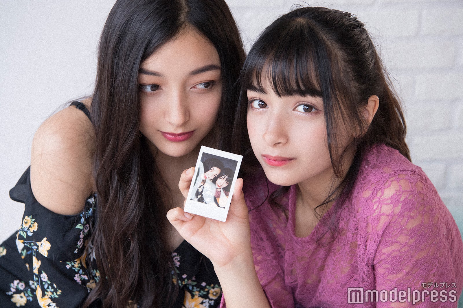 （左から）エリカ、マリナ （C）モデルプレス