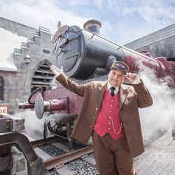 ホグワーツ特急と車掌/画像提供:ユニバーサル・スタジオ・ジャパン