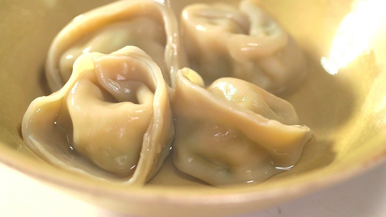 「按田餃子」の餃子（写真提供：関西テレビ）