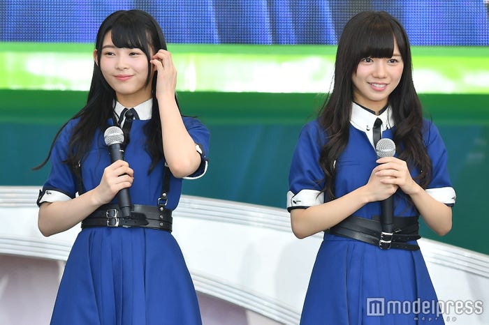 柿崎芽実、齊藤京子 (C)モデルプレス