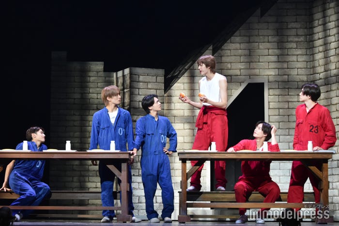 パン屋になる決意をする佐藤龍我、見守る美 少年メンバー(C)モデルプレス