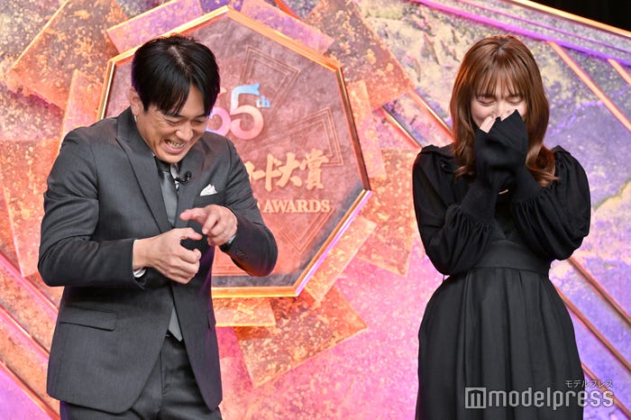 安住紳一郎アナ、川口春奈(C)モデルプレス