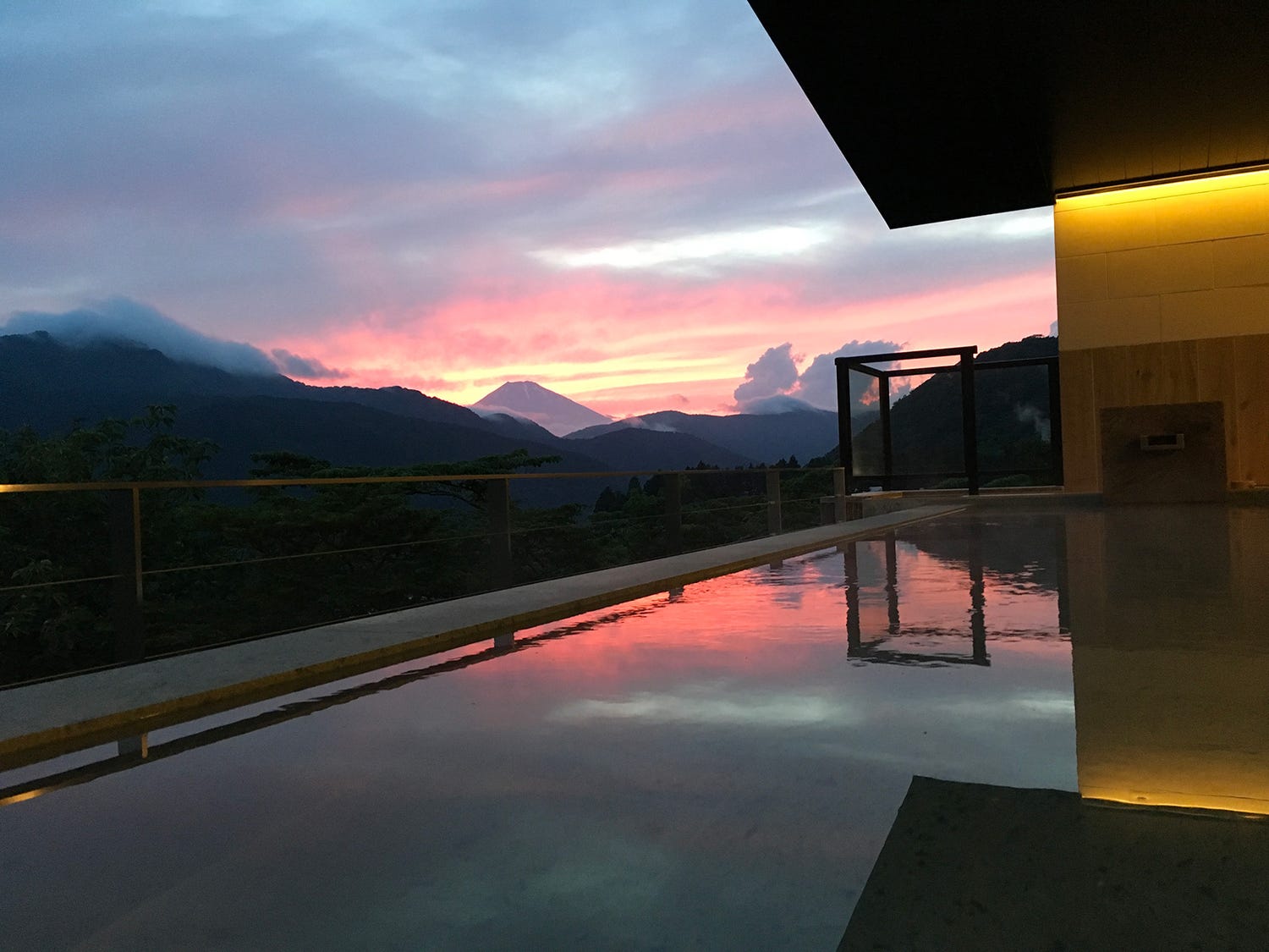 「絶景日帰り温泉龍宮殿本館」開業 芦ノ湖と富士山を臨む贅沢体験