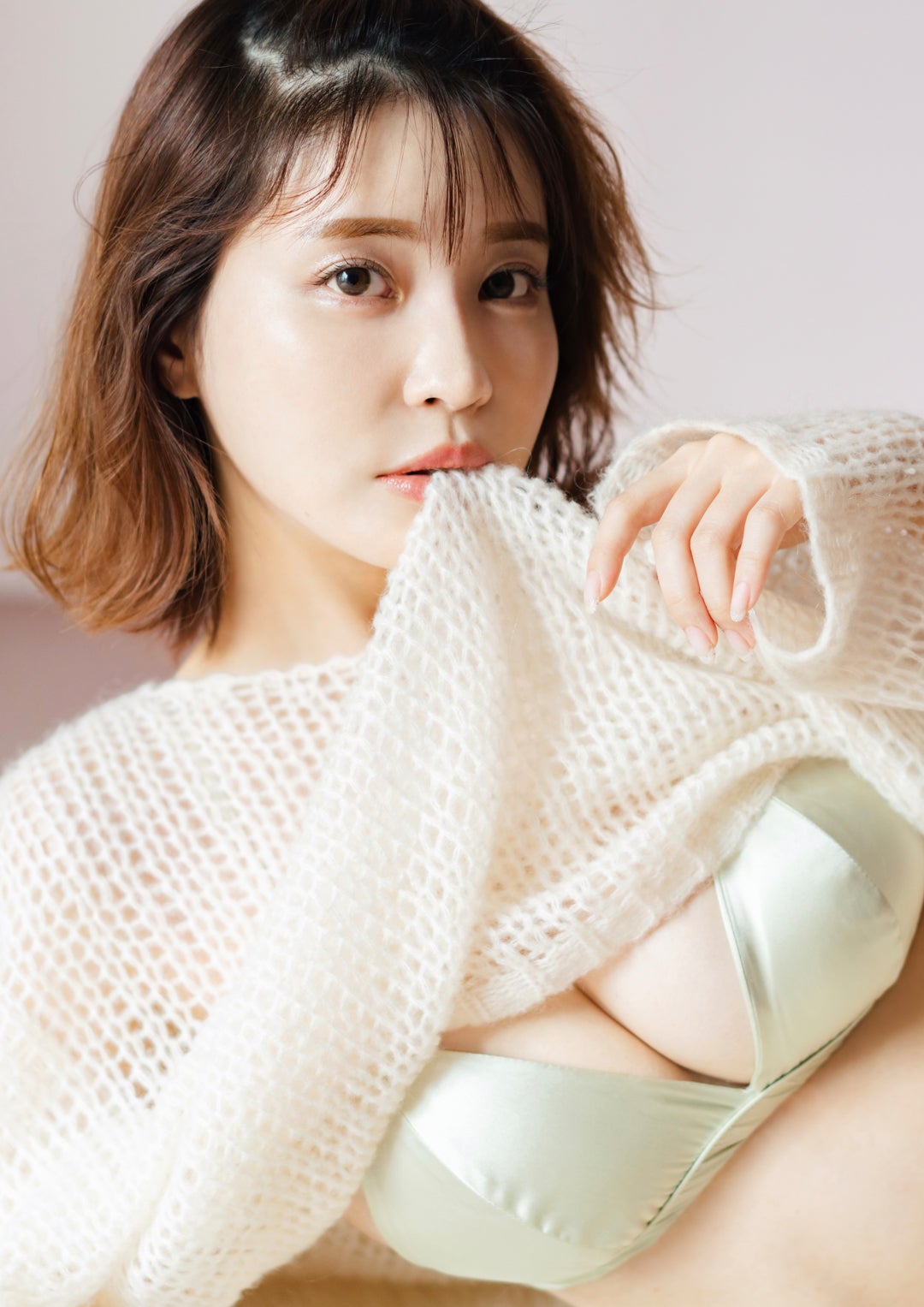 岸明日香の美バストに釘付け パーフェクトボディおさめたカレンダー発表