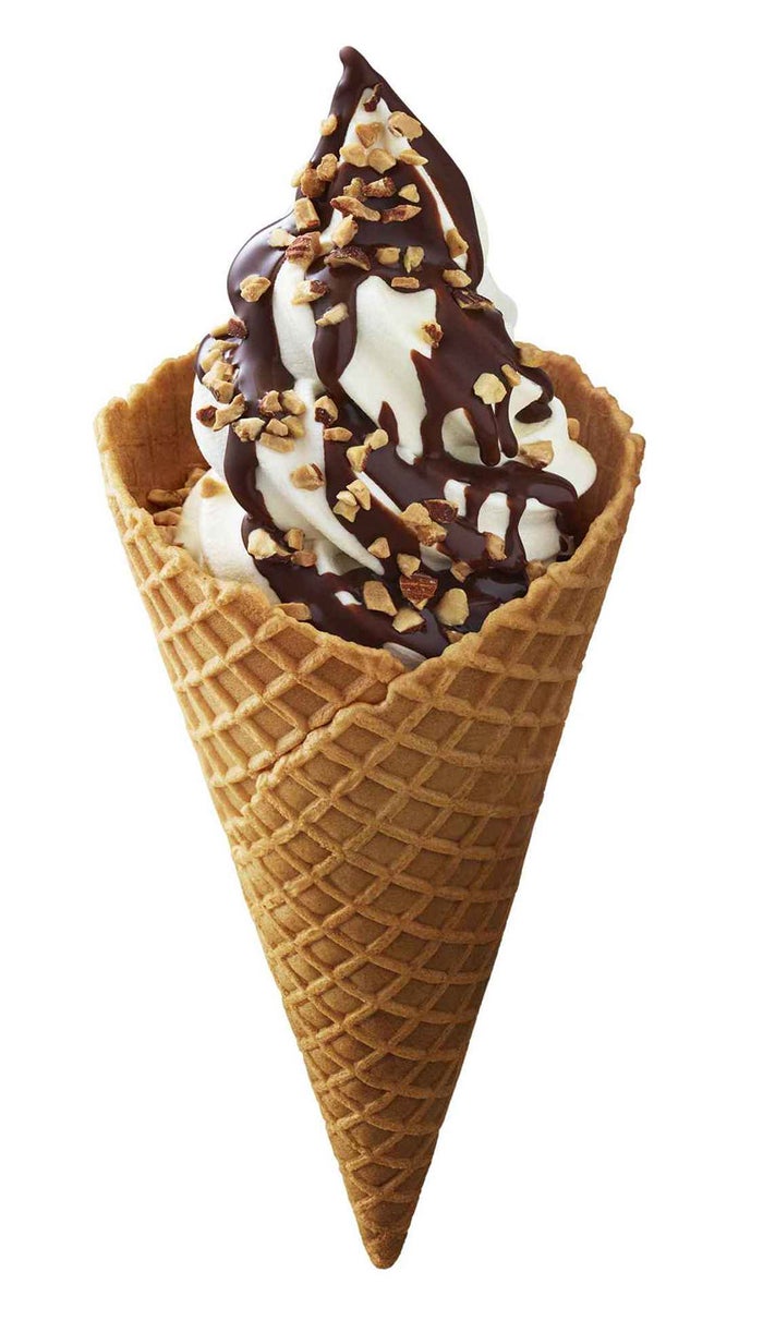 マクドナルド、濃厚&サクサク食感の本格ソフトクリーム「ワッフルコーン」登場/画像提供:日本マクドナルド株式会社
