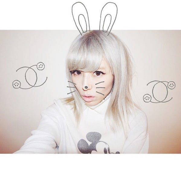 白髪ヘアの若槻千夏/若槻千夏Instagramより