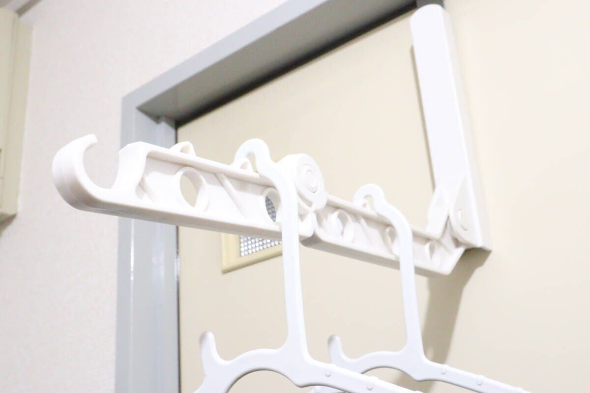 ダイソーの折り畳み式物干しラックは洗濯物の耐荷重約2kgまで干せる
