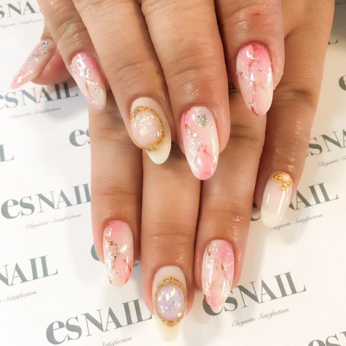 大理石風で上品に/画像提供:esNAIL