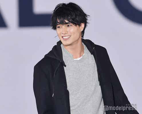 鈴木伸之、シンプルコーデで爽やかに登場 “サプライズ”も<GirlsAward 2018 A/W>