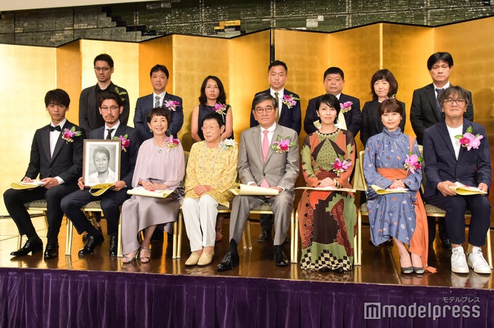 (前列左より)竹内涼真、大杉隼平、阿川佐和子、橋田壽賀子、石坂浩二、松たか子、有村架純、岡田惠和(C)モデルプレス