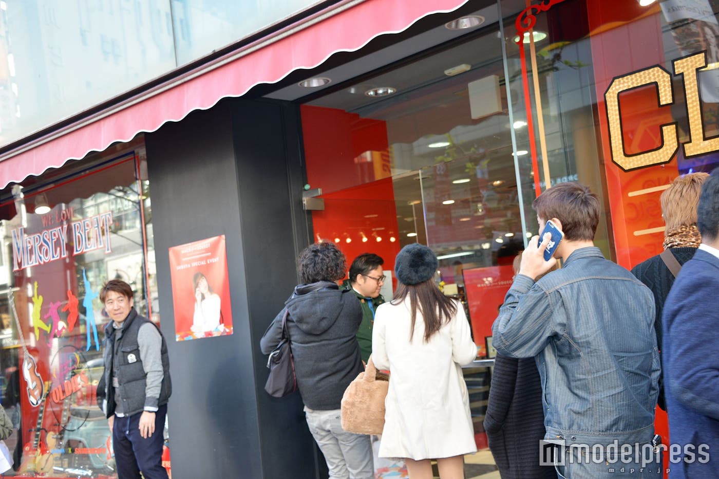 MACOの来店イベントに並ぶ人々(C)モデルプレス