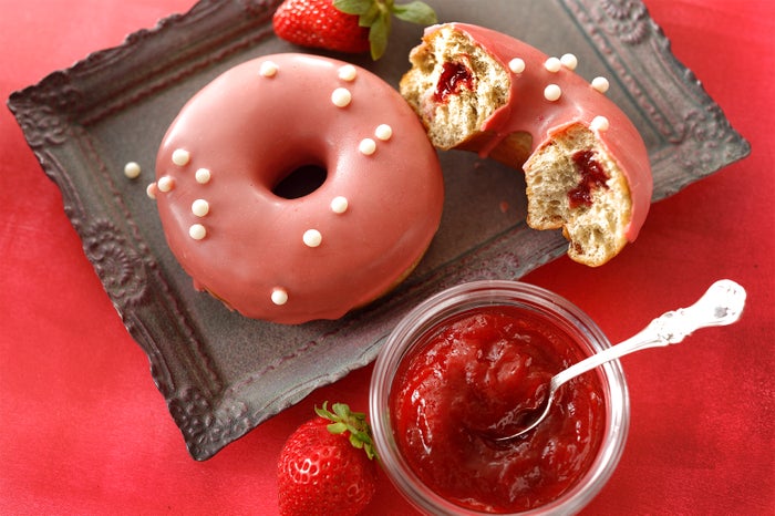 「ベリー ソースドーナツ」/画像提供:スターバックス コーヒー ジャパン