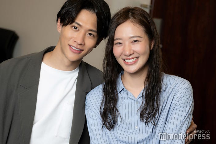 中道理央也、西山真央(C)モデルプレス