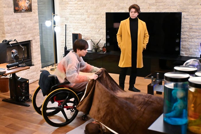 宮世琉弥、上川隆也「問題物件」第8話より(C)フジテレビ