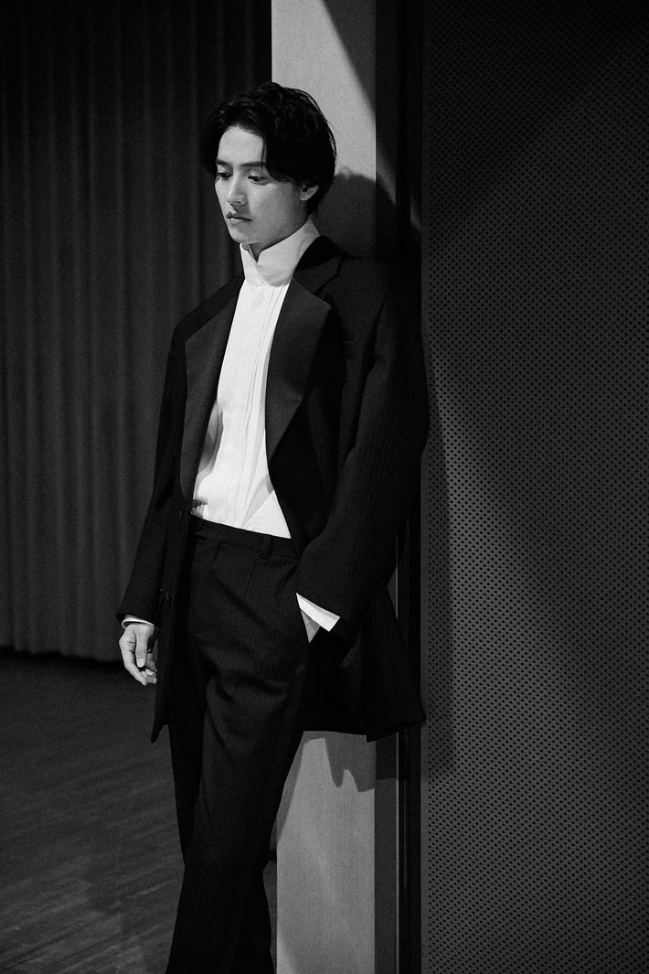 「サンローラン」衣装姿の山崎賢人（提供写真）