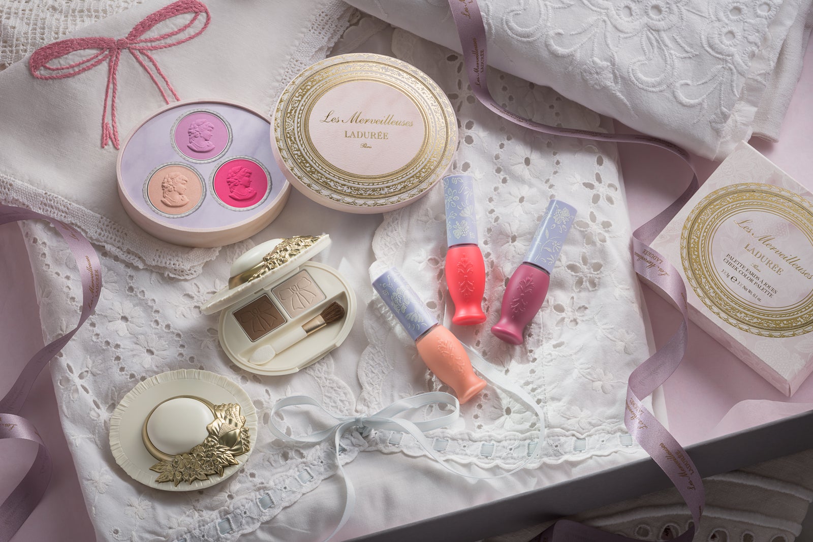 【レ・メルヴェイユーズ ラデュレ】エレガントな表情を叶える夏コスメ！女心をくすぐるデザインに胸キュン