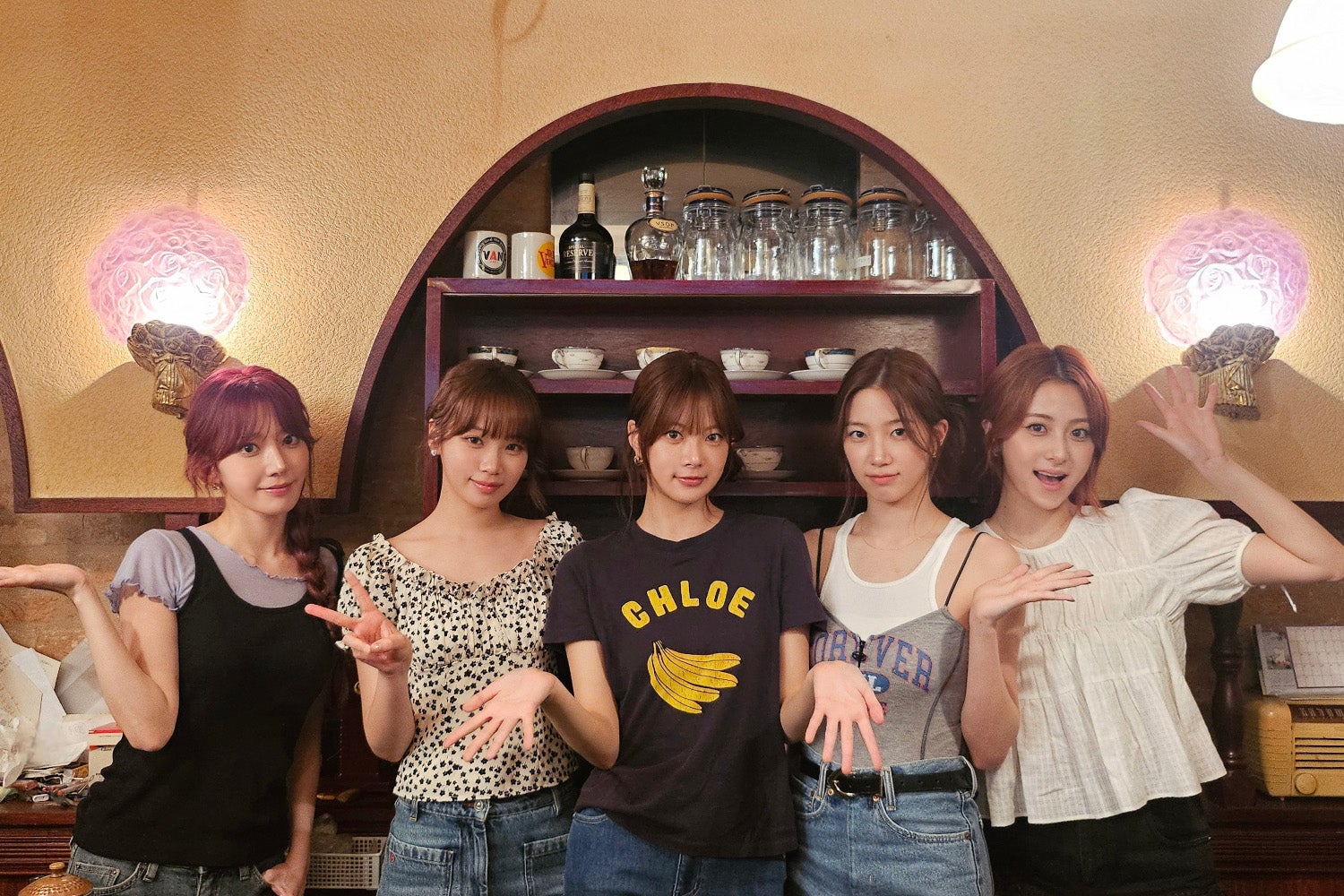 LE SSERAFIM、喫茶店でアルバイト挑戦 二宮和也の“謎X投稿”影響で大変な事態に