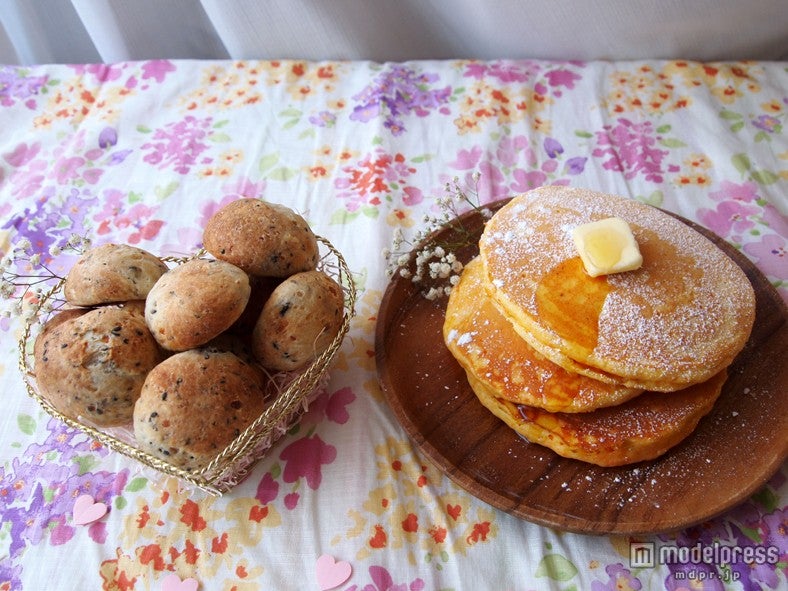 「セサミ　ポンデケージョ→にんじんホットケーキ」