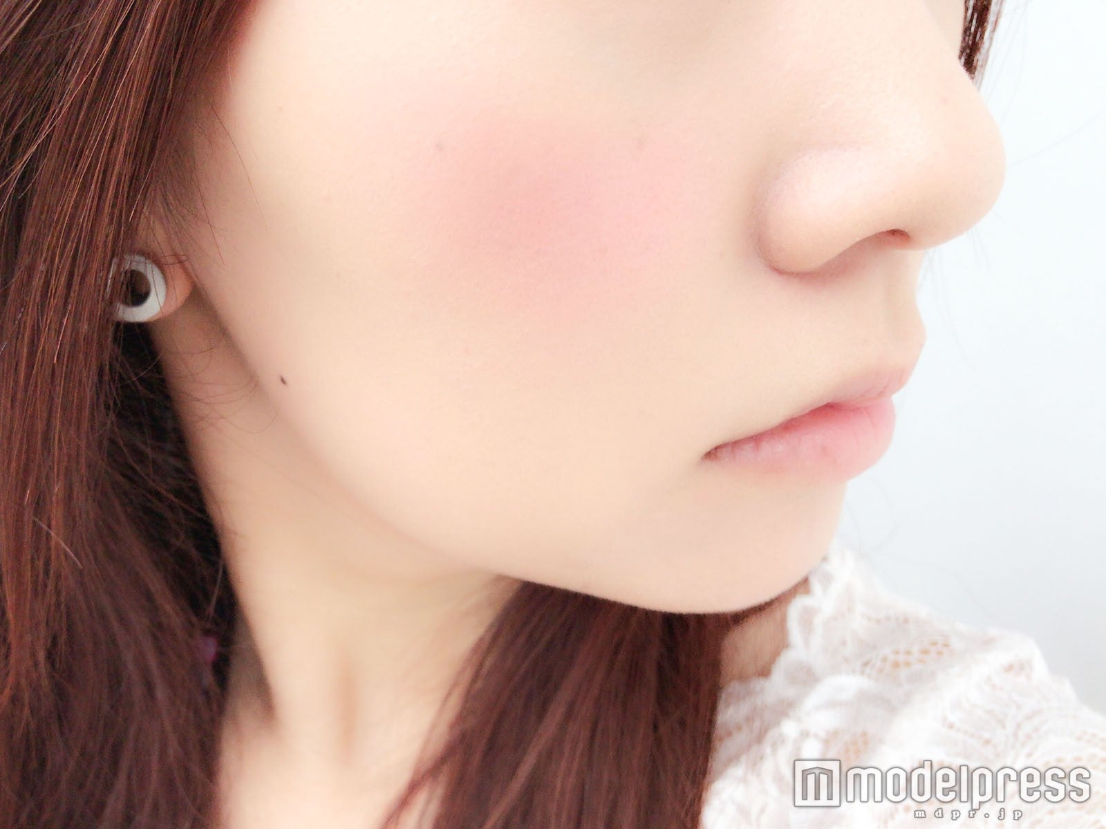 リキッドチーク・サンディカラー“PK101”使用（C）モデルプレス