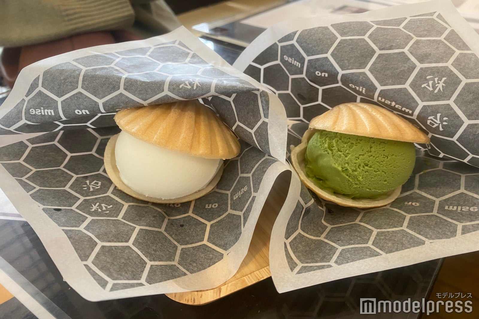 はちみつ最中アイス／左からミルク、抹茶（各380円）（C）モデルプレス