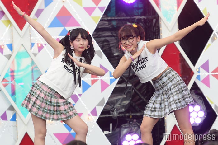 (左から)まこ、みなみ(C)モデルプレス