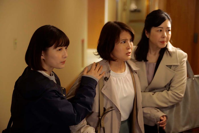 伊藤沙莉、佐津川愛美、堀内敬子「シッコウ!!~犬と私と執行官~」最終話より(C)テレビ朝日