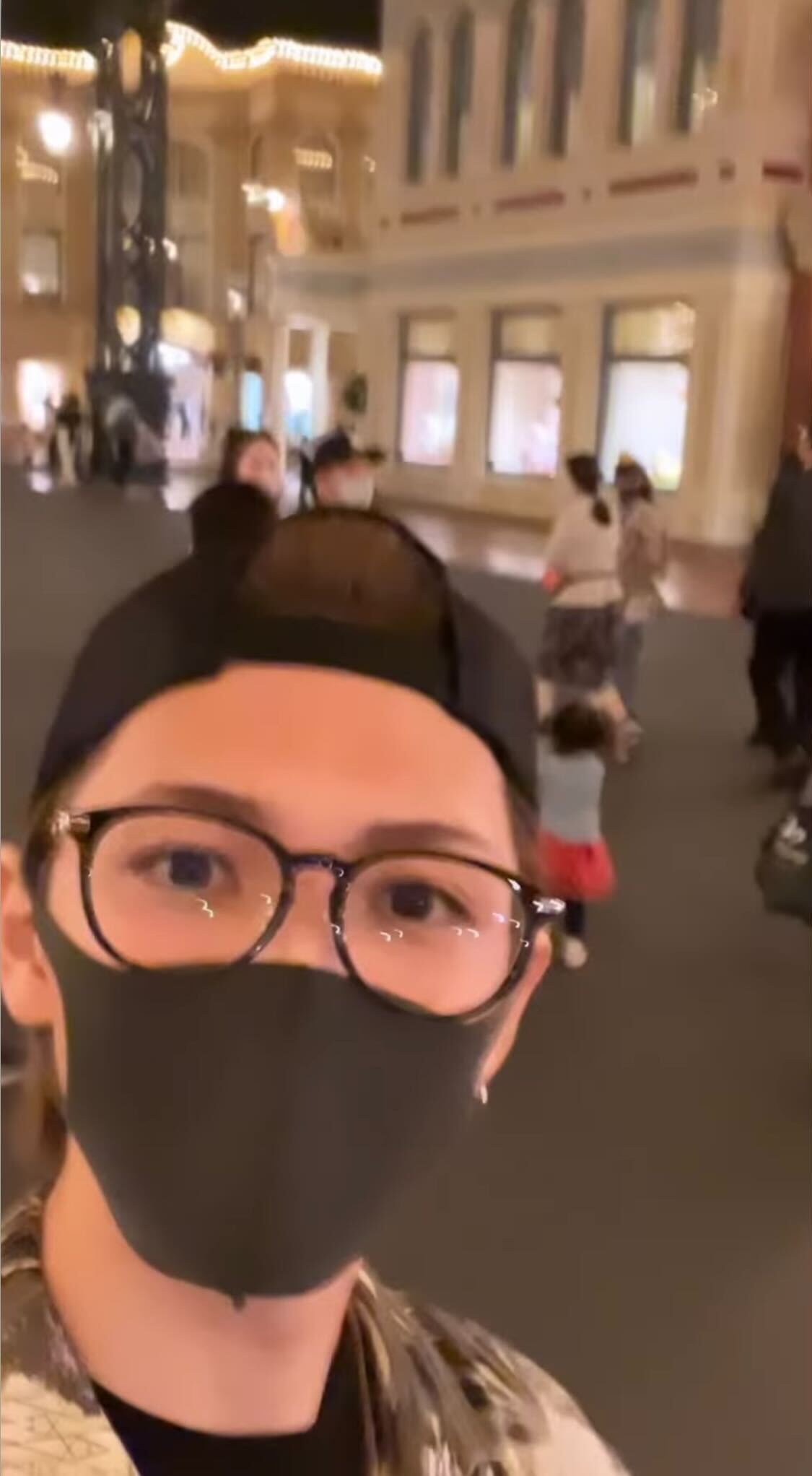 岩橋玄樹、お忍びディズニーデート風動画にファン興奮「一緒に行きたい」「可愛い」