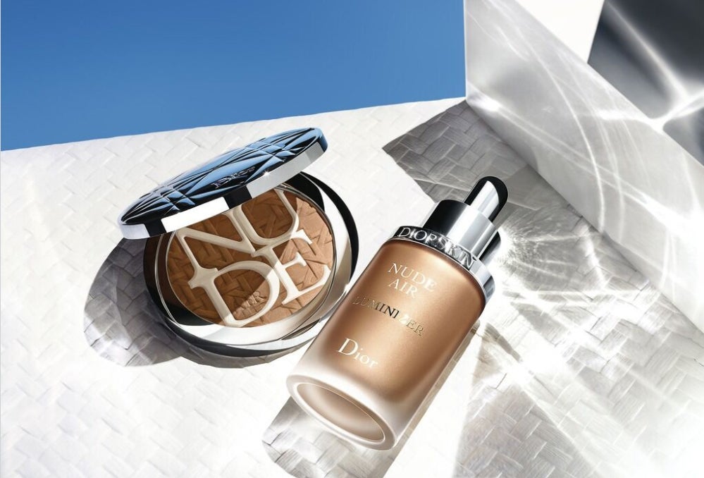 （左から）「ディオールスキン ヌード エアー パウダー コンパクト」、「ディオールスキン ヌード エアー ルミナイザー」／画像提供：Dior