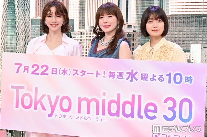 (左から)のん、仲里依紗、深川麻衣(C)モデルプレス